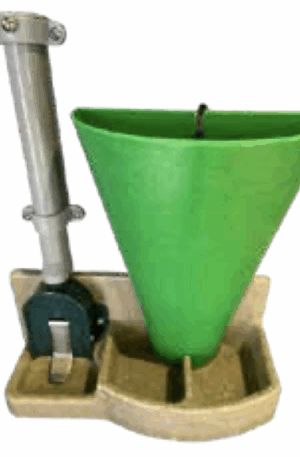 Pig-LET WET / DRY L Incl. a poly trough and a funnel and 1 multi drinking cup incl. various fittings. Incl. 2 screws Ø8-15mm.